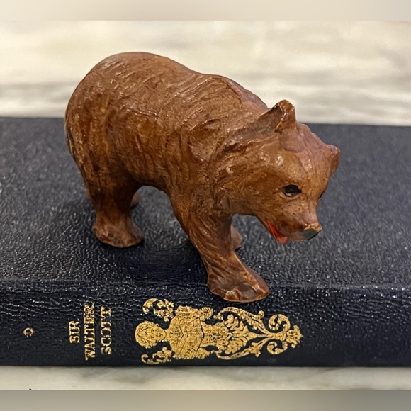 SOLD. Hand Carved Wooden Antique Vintage BEAR  Red Mouth - Picture 1 of 10